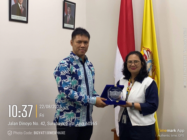 Foto bersama dalam kegiatan benchmarking SPMI